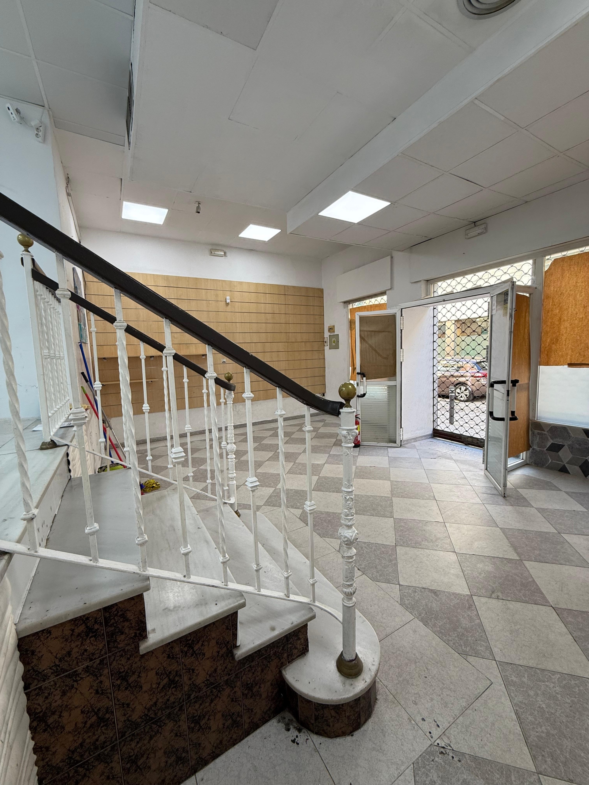 Alquiler de local en Calle Condes de Bustillo